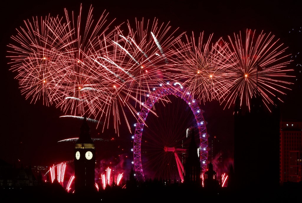 الألعاب النارية تضيء سماء العاصمة البريطانية لندن