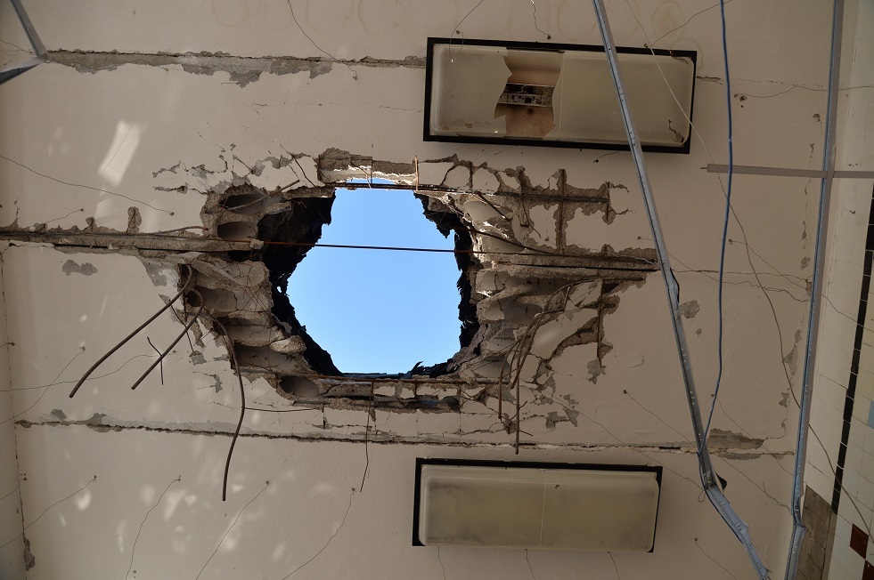 غلادكوف: نوافذ مدرسة محلية تحطمت أثناء قصف قرية كراسنوي بمقاطعة بيلغورود