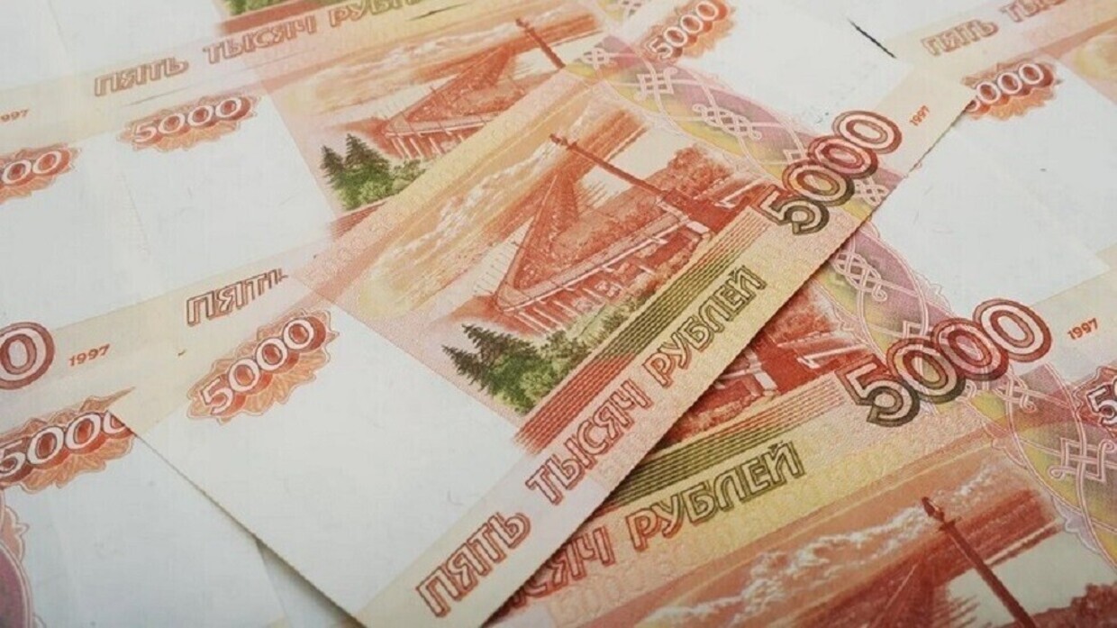 مواطن روسي يفوز بمليار روبل في اليانصيب