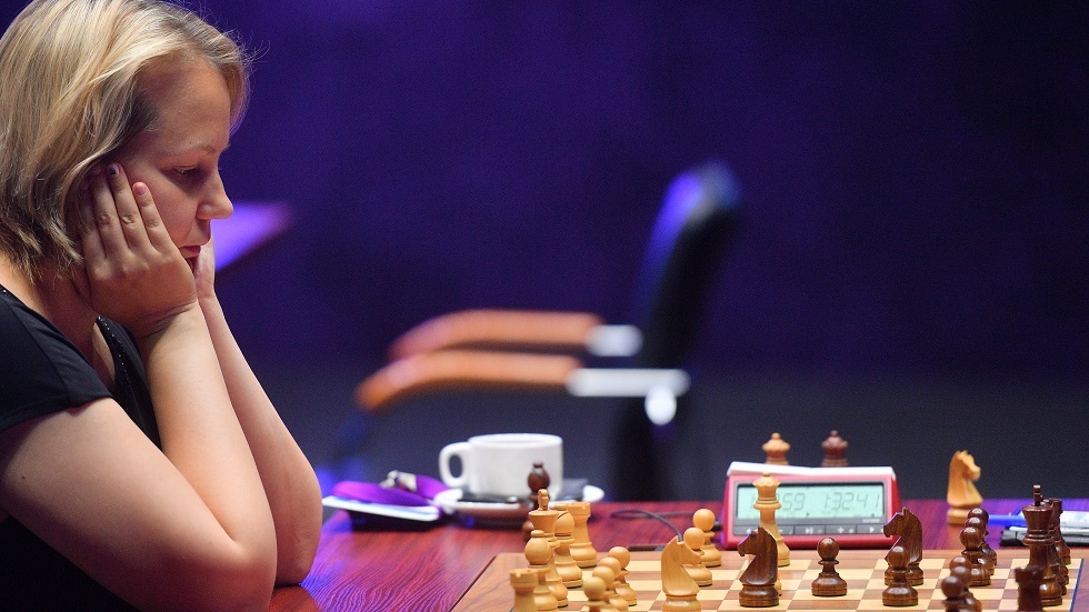 الأستاذة الروسية غونينا بطلة للعالم بالشطرنج السريع.. والنرويجي كارلسن يتوج بـ