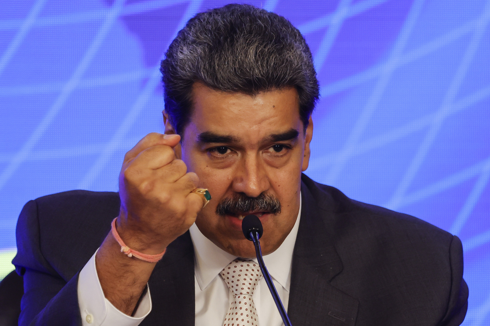 مادورو يعلق على أغبى خطوة لرئيس الأرجنتين الجديد