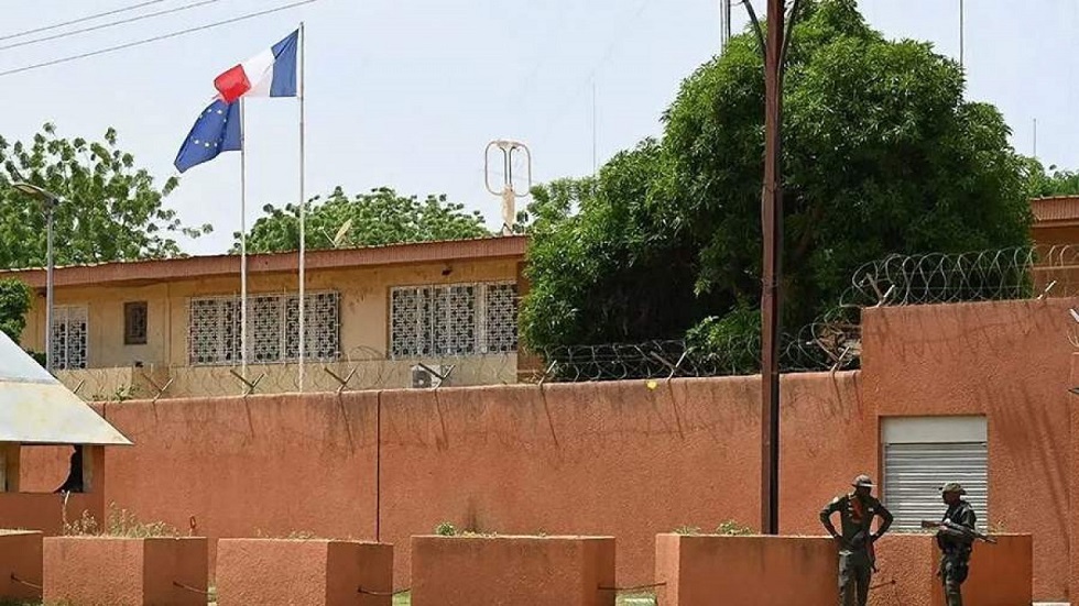 إغلاق السفارة الفرنسية لدى النيجر حتى إشعار آخر