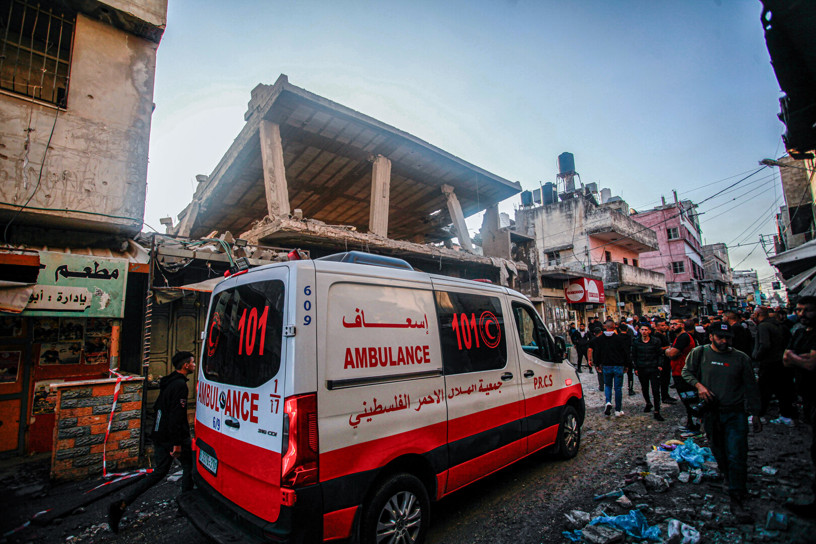 الصحّة العالمية تندّد باستهداف إسرائيل مقرا ومستشفى للهلال الأحمر الفلسطيني في غزة
