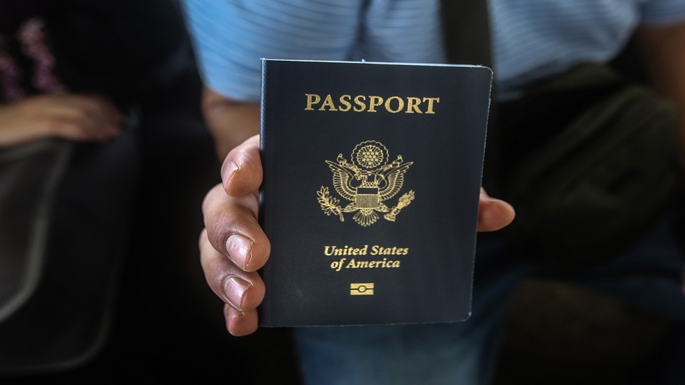 الولايات المتحدة.. العثور على عشرات جوازات السفر الأوكرانية والصينية مرمية على الحدود (صور)