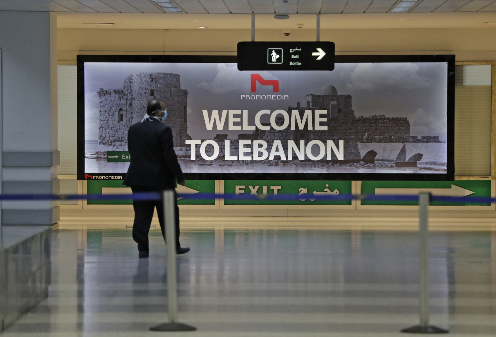 وزير الداخلية اللبناني رجح أن يكون خرق شاشات المطار خارجيا