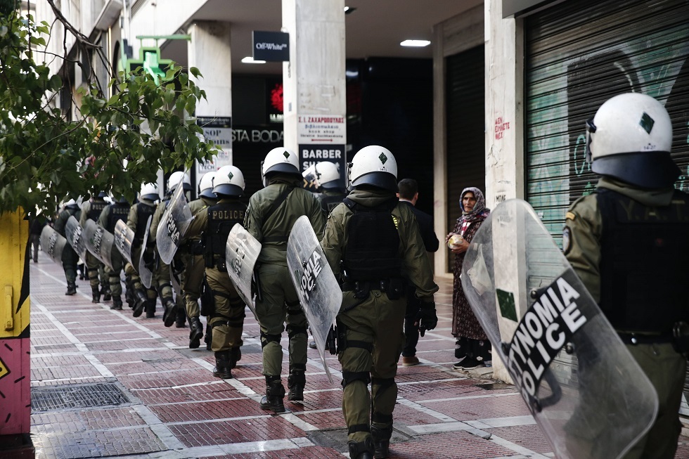 اليونان.. بدء محاكمة العشرات بتهمة اغتصاب قاصر
