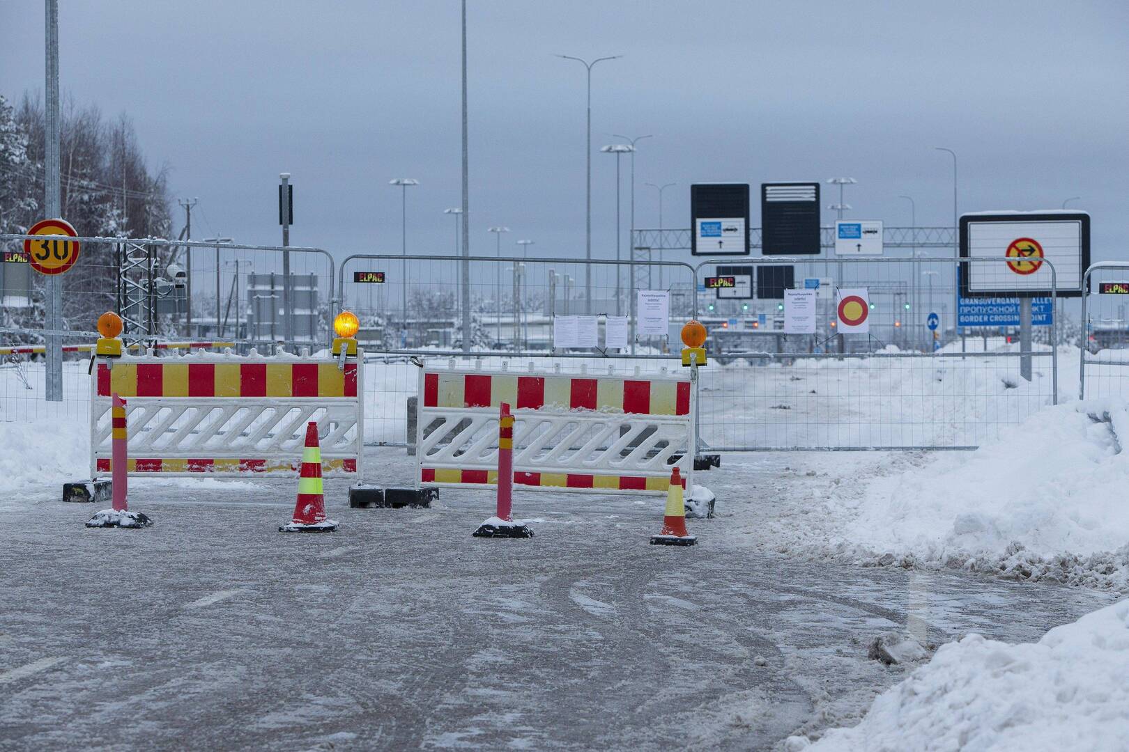 وزيرة فنلندية: الحدود مع روسيا ستبقى مغلقة لشهر آخر
