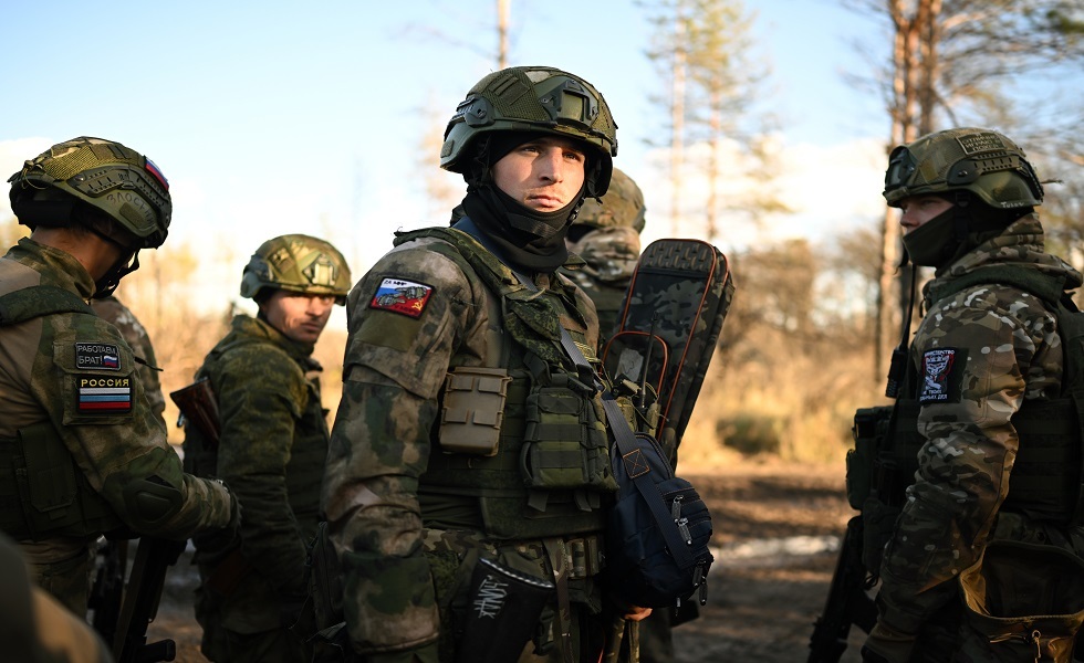 مدفيديف: تدفق المتطوعين للانضمام للجيش الروسي أدهش نظام كييف