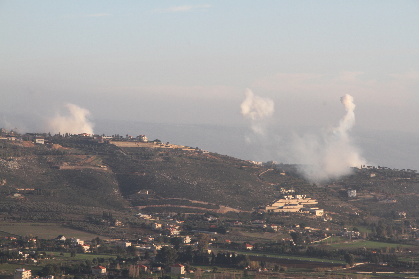 تجدد القصف الإسرائيلي جنوب لبنان وحزب الله يعلن عن 6 استهدافات لمواقع إسرائيلية