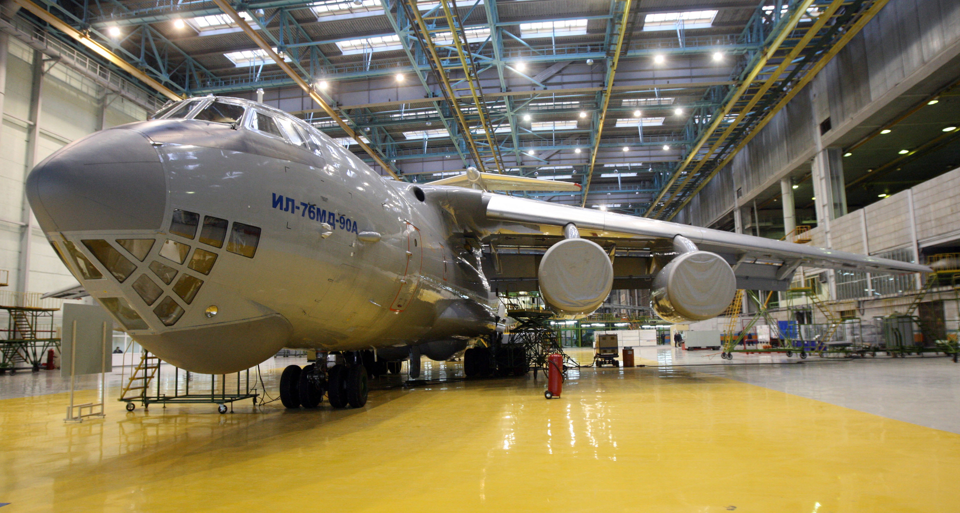 رئيس الحكومة الروسية يضع هدفا طموحا أمام صناعة الطيران الوطنية رئيس الحكومة الروسية يضع هدفا طموحا أمام صناعة الطيران الوطنية