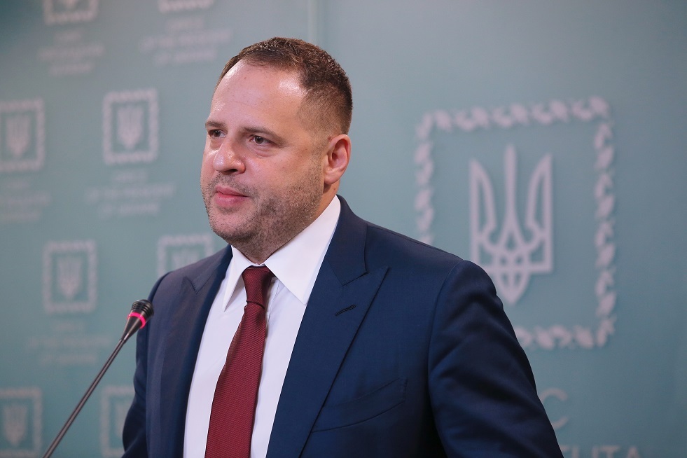 رئيس مكتب زيلينسكي يناقش الوضع على الجبهة مع سوليفان