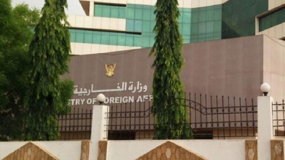 السودان يجمّد التعامل مع 