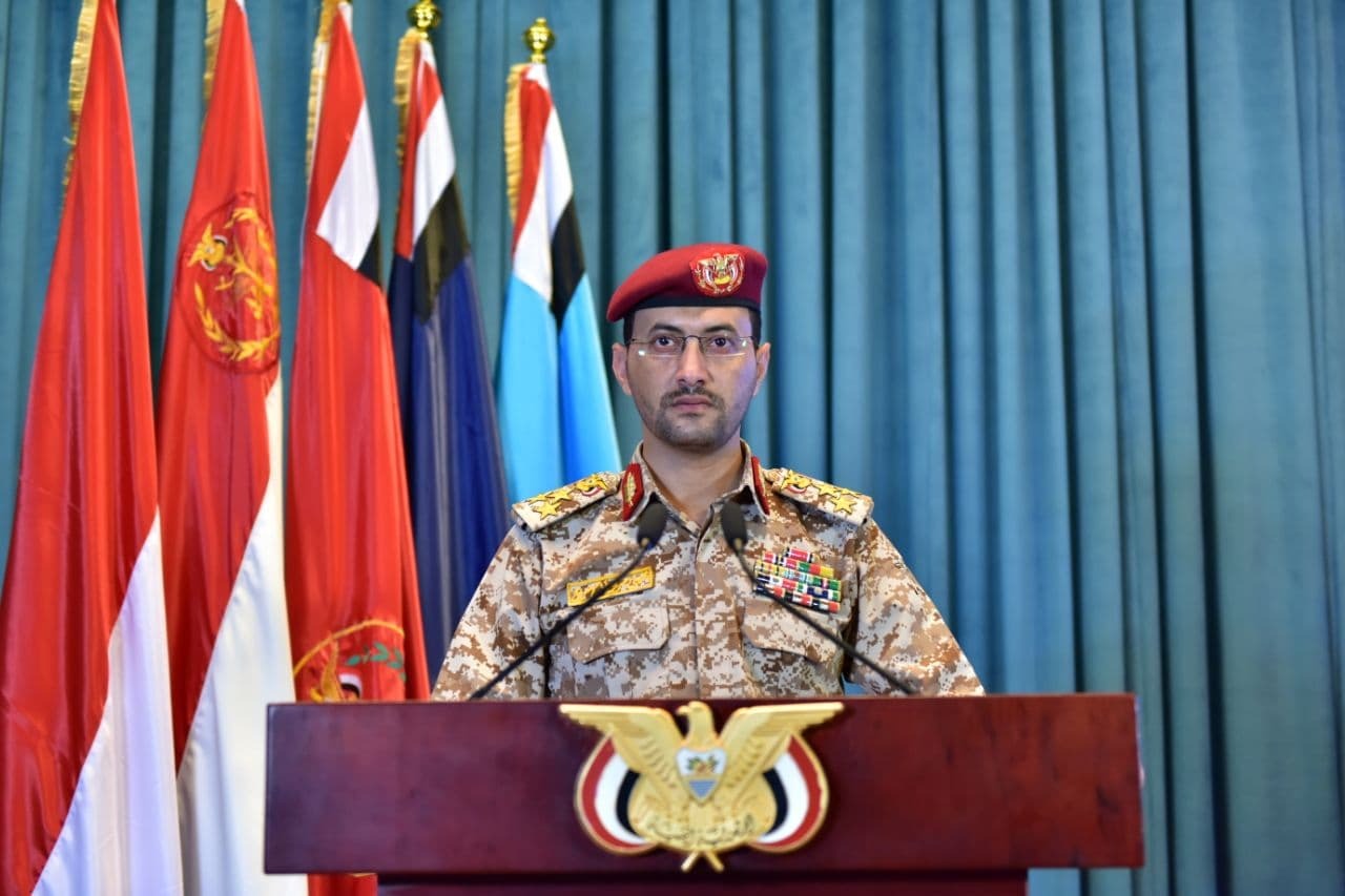 الحوثيون يستهدفون سفينة كانت متجهة إلى الموانئ الإسرائيلية (فيديو)