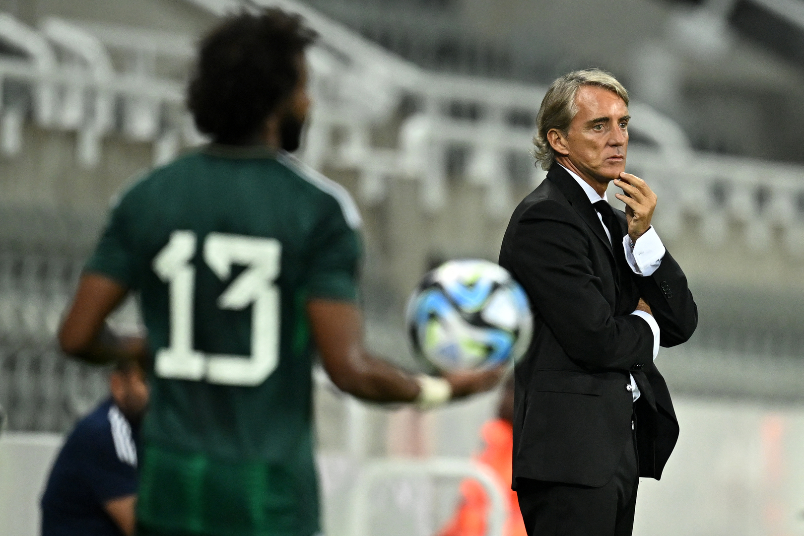 أمير سعودي يعلق على “أزمة” مانشيني مع اللاعبين المستبعدين أمير سعودي يعلق على “أزمة” مانشيني مع اللاعبين المستبعدين