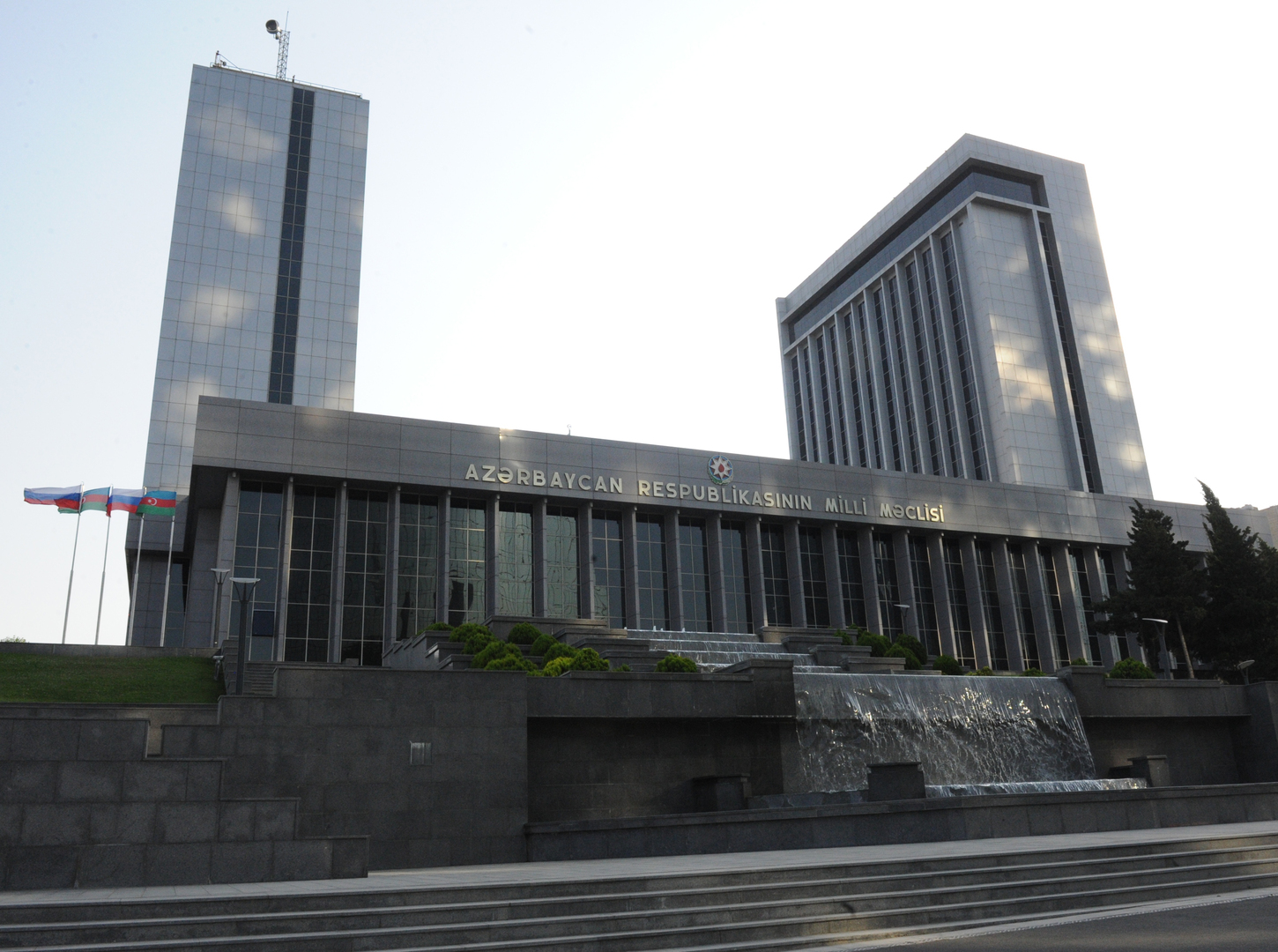 البرلمان الأذربيجاني يطالب الحكومة بقطع العلاقات مع فرنسا والاعتراف باستقلال كورسيكا