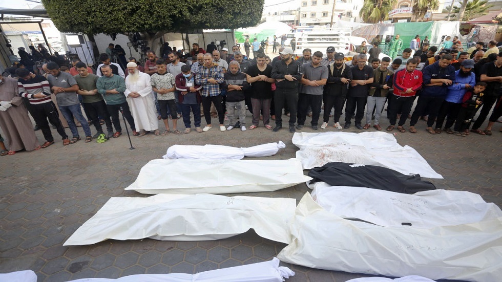 إسرائيل تعيد عشرات الجثث إلى غزة بعد سرقتها من مستشفى ناصر (فيديو)