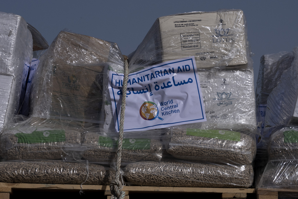 وزارة الدفاع الإسرائيلية: نحو 10 آلاف شاحنة مساعدات دخلت قطاع غزة منذ أكتوبر وزارة الدفاع الإسرائيلية: نحو 10 آلاف شاحنة مساعدات دخلت قطاع غزة منذ أكتوبر