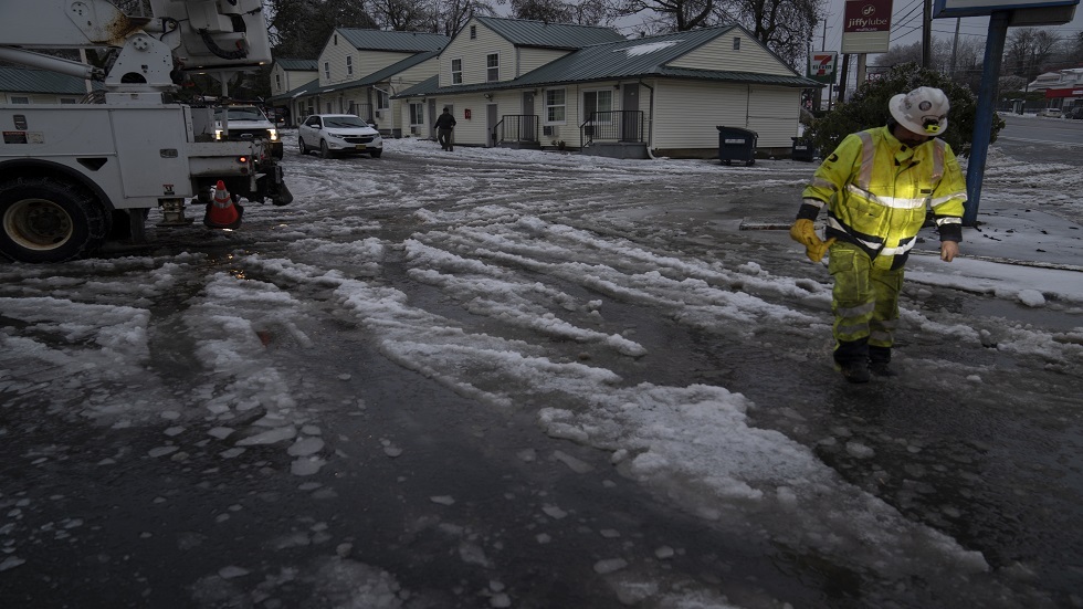 مقتل 89 شخصا على الأقل في الولايات المتحدة جراء العواصف الثلجية
