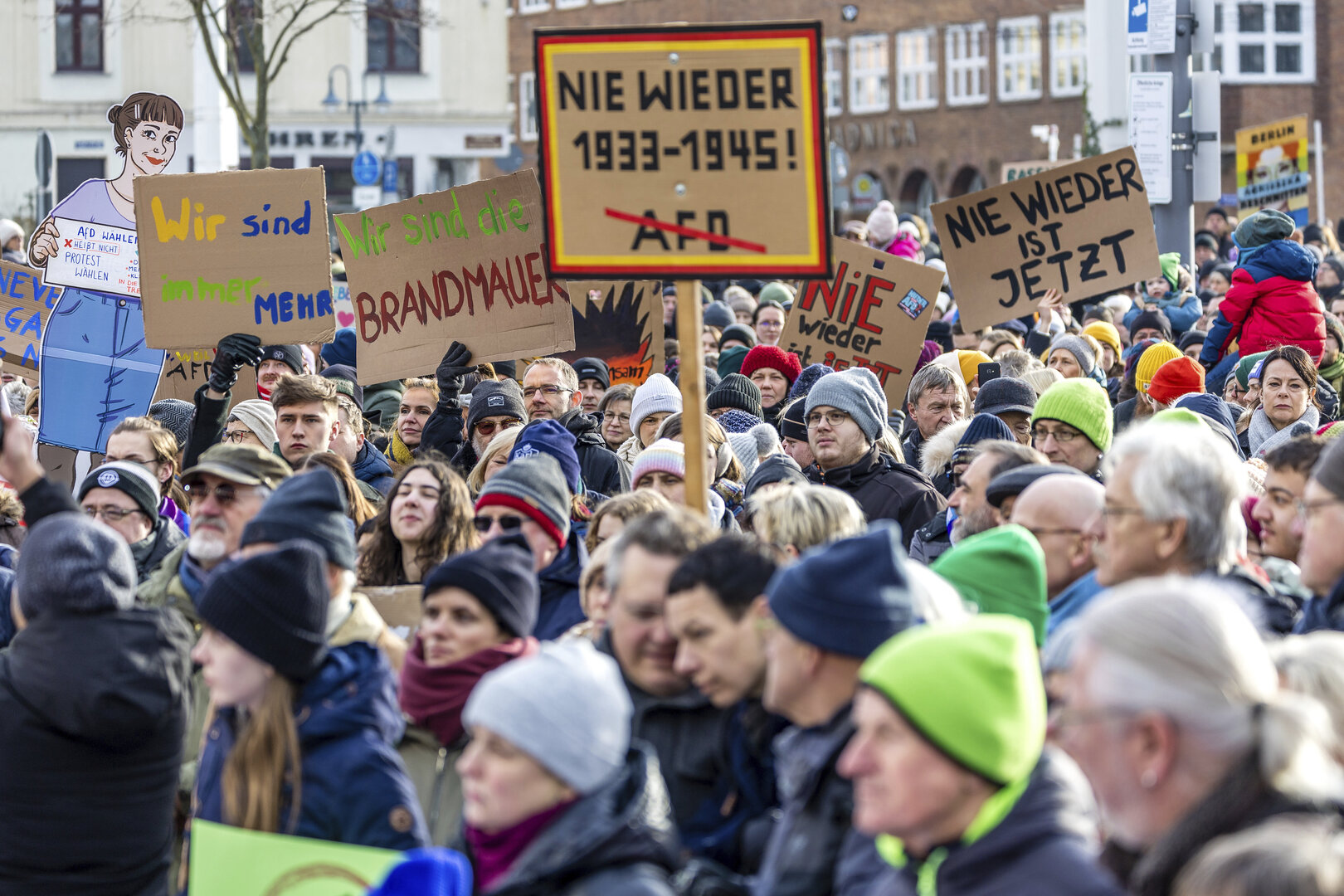 احتجاجات مناهضة لليمين في جميع أنحاء ألمانيا تجتذب مئات الآلاف