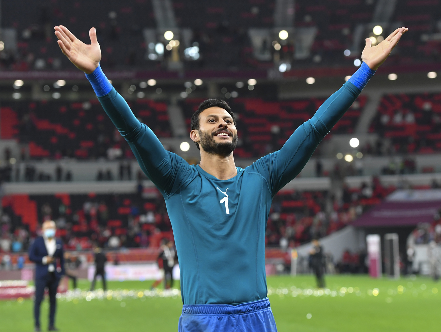 حارس منتخب مصر محمد الشناوي يحقق أمنية طفل فلسطيني (فيديو) حارس منتخب مصر محمد الشناوي يحقق أمنية طفل فلسطيني (فيديو)