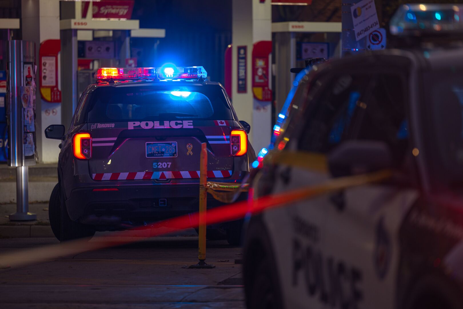 كندا.. شرطة تورونتو تبحث عن شخص مسلح بسيف بعد حادث طعن