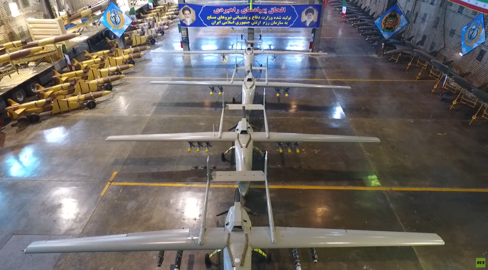 الجيش الإيراني يتسلم مجموعة كبيرة من الطائرات المسيّرة الاستراتيجية  ووزير الدفاع يعلق (فيديو)