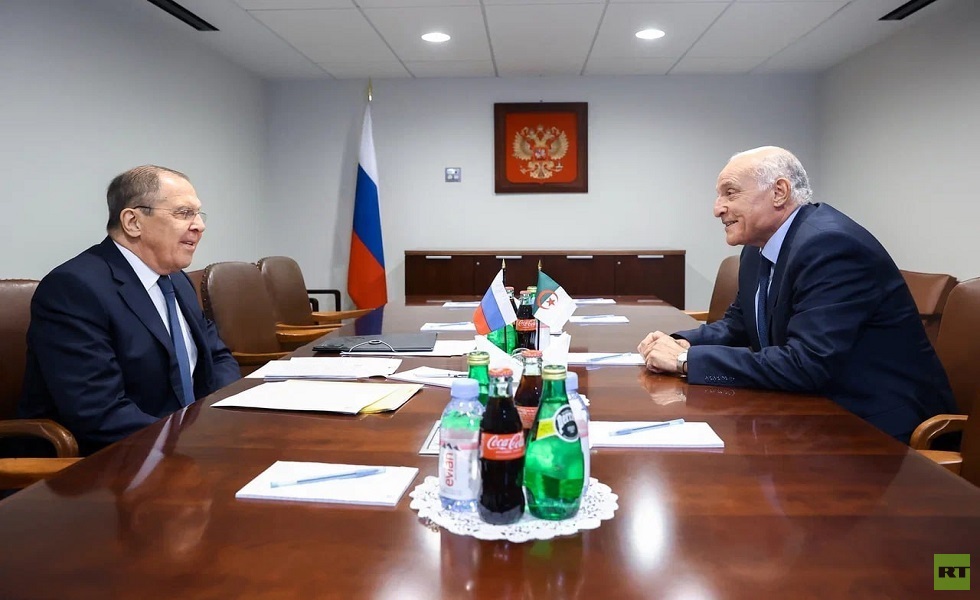 لافروف ونظيره الجزائري يؤكدان ضرورة تنسيق الجهود في الأمم المتحدة لوقف إطلاق النار في غزة