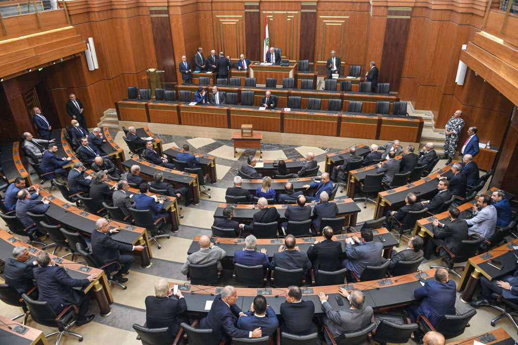 بالفيديو.. صراخ ومشادات كلامية في مجلس النواب اللبناني