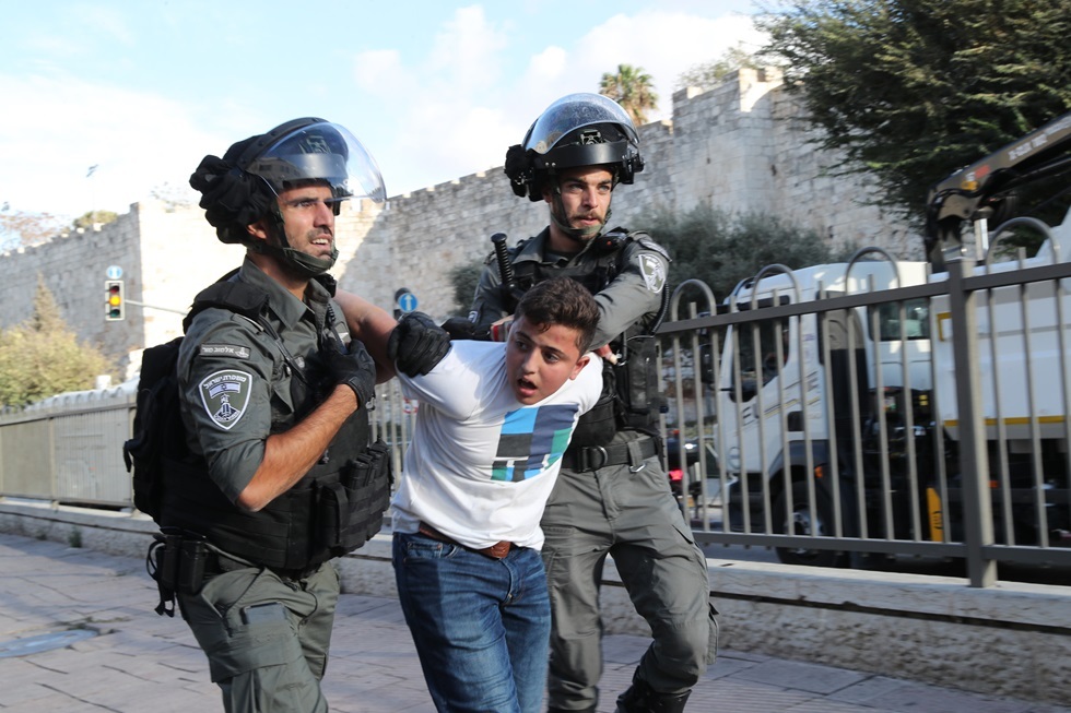الشرطة الإسرائيلية تحتجز مراهقا فلسطينيا