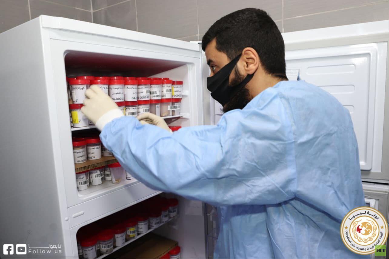 هيئة البحث والتعرف على المفقودين في ليبيا تتسلم 5 آلاف عينة من الجثامين المجهولة بدرنة (صور)