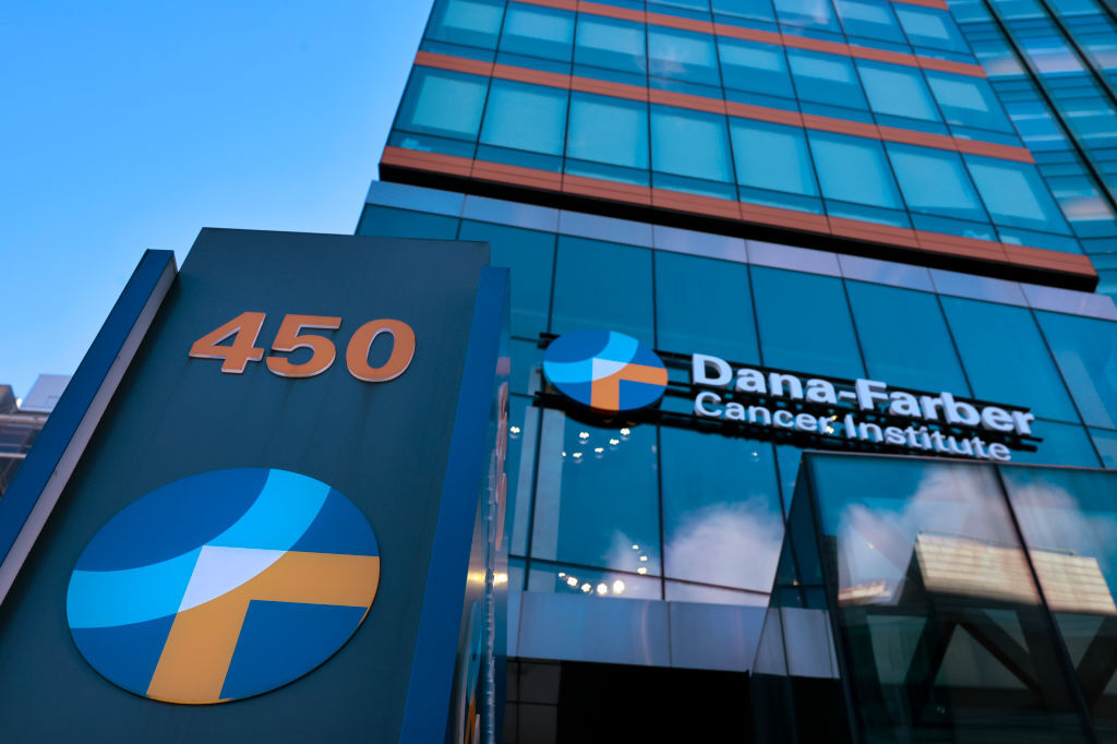 معهد لأبحاث السرطان بجامعة هارفارد يسحب دراسات بعد اتهامات بتزييف البيانات والنتائج