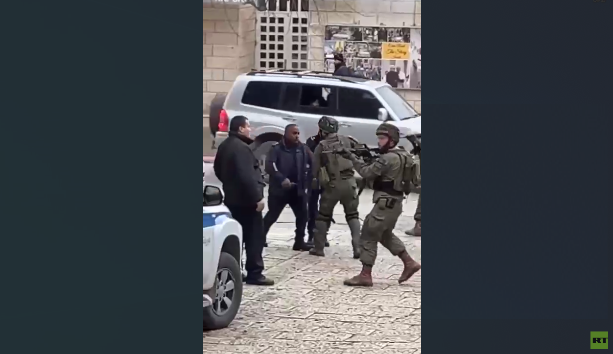 بالفيديو.. الجيش الإسرائيلي يعتدي على عناصر من الشرطة الفلسطينية في بيت لحم