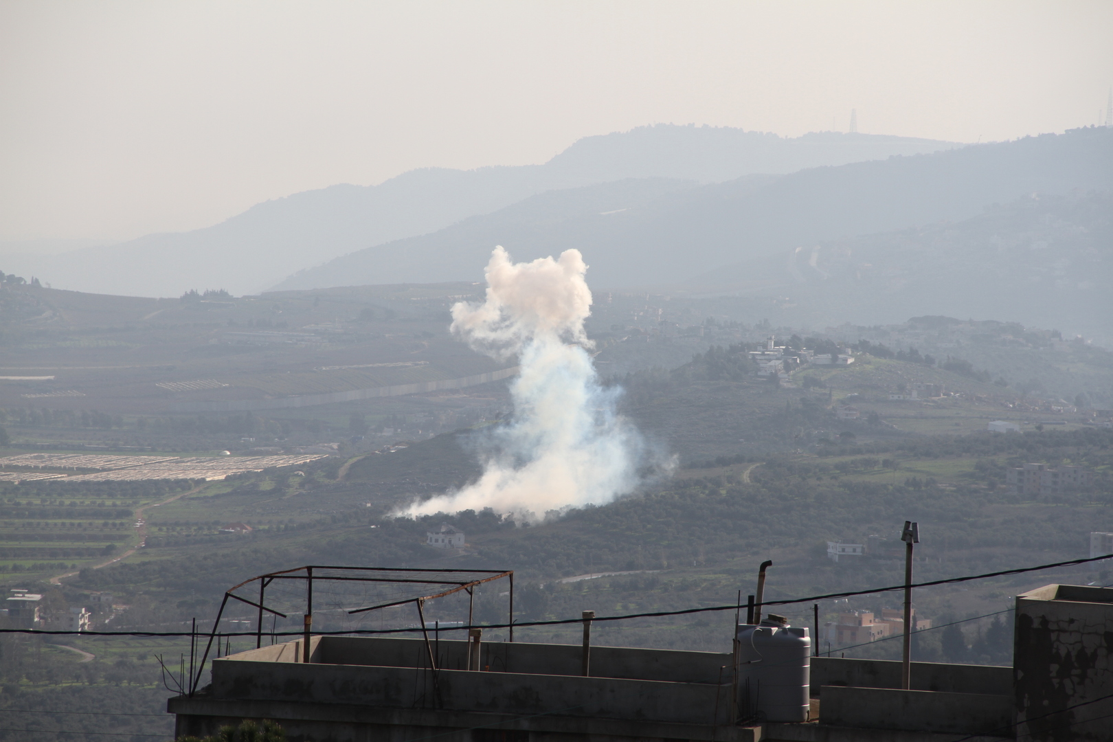 حزب الله يعلن استهداف موقعين إسرائيليين وتجدد القصف الإسرائيلي على جنوب لبنان