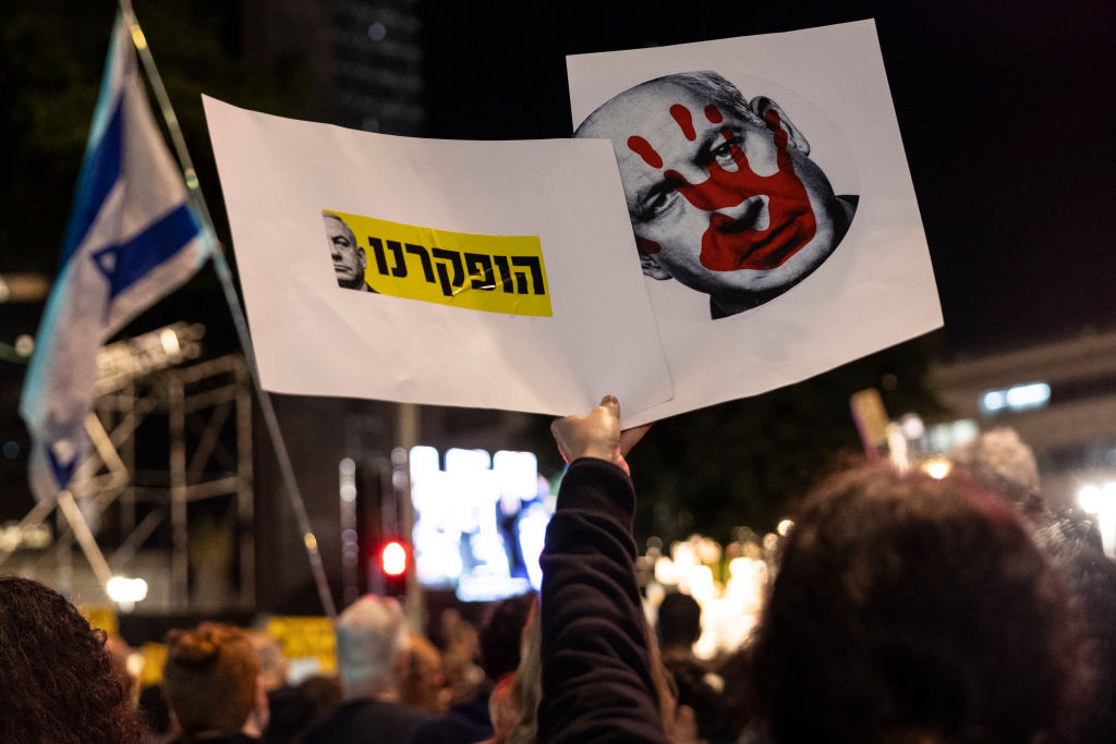 عائلات المحتجزين الإسرائيليين يتهمون مكتب نتنياهو بتسريب مضمون لقاء هاجم فيه قطر