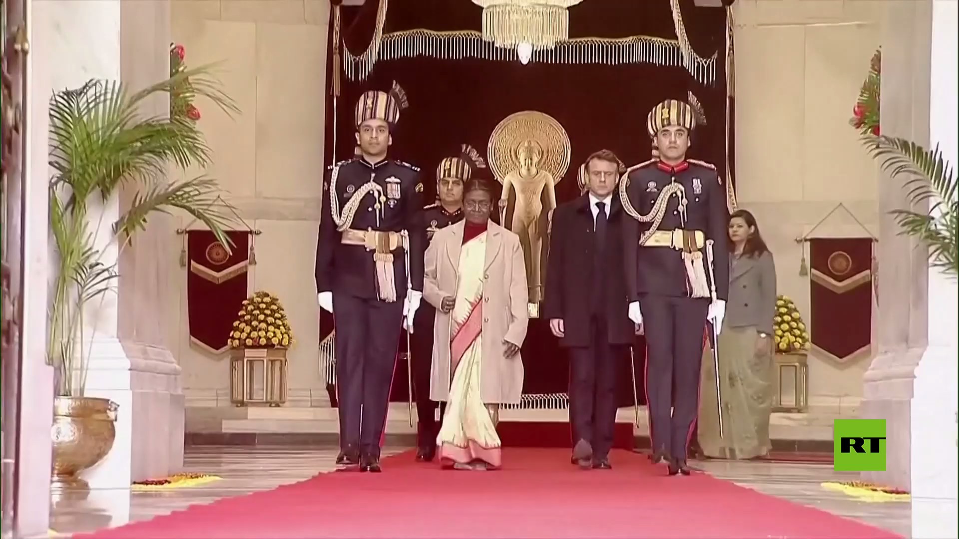 مراسم استقبال رئيسة الهند دروبادي مورمو لنظيرها الفرنسي ماكرون في عيد الجمهورية