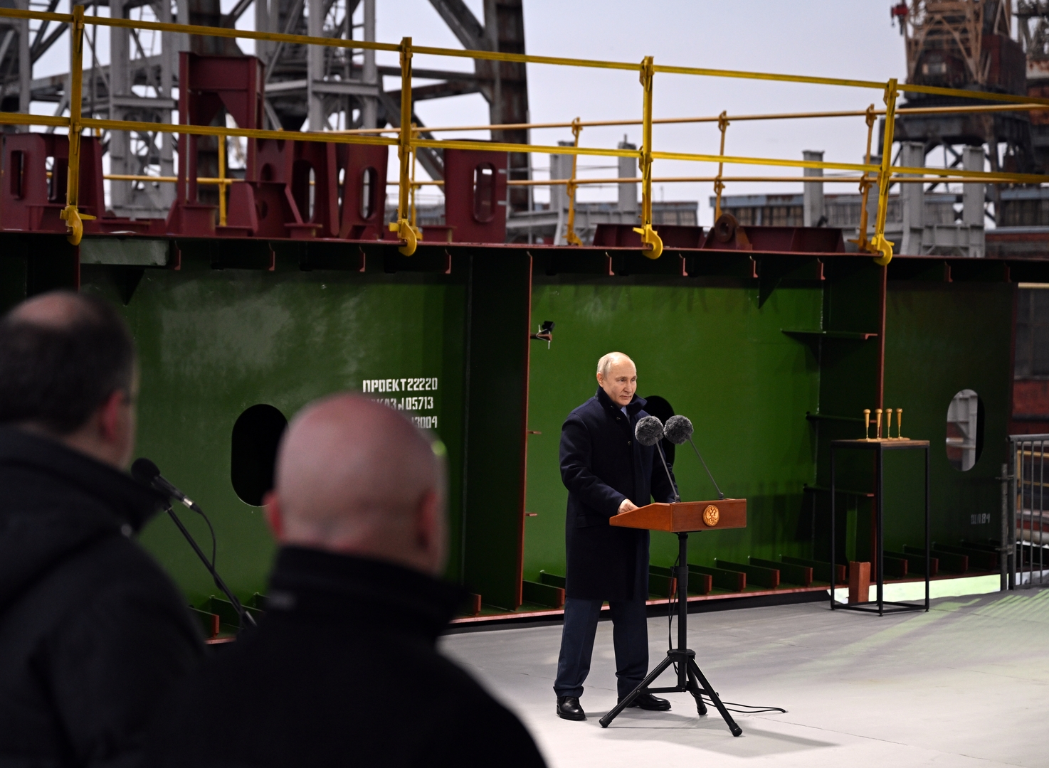 بوتين يعطي الضوء الأخصر لبناء كاسحة جليد نووية ويكشف عن ميزة تنافسية قوية لروسيا بوتين يعطي الضوء الأخصر لبناء كاسحة جليد نووية ويكشف عن ميزة تنافسية قوية لروسيا