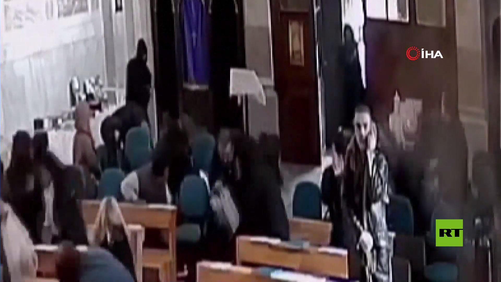 كاميرا المراقبة تسجل لحظة إطلاق النار في كنيسة باسطنبول