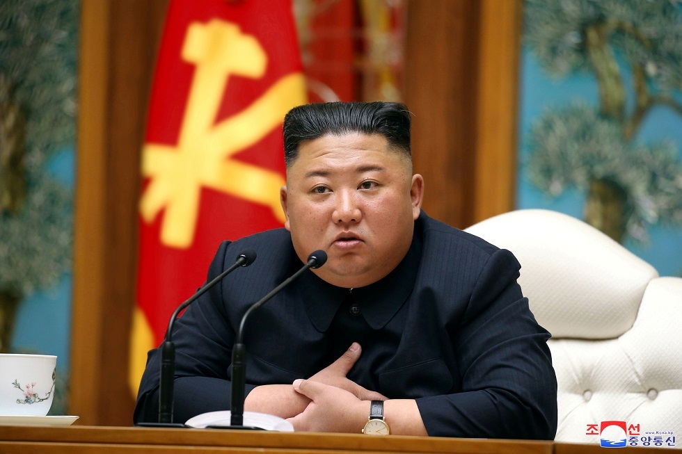 زعيم كوريا الشمالية يشرف على اختبار إطلاق صواريخ 