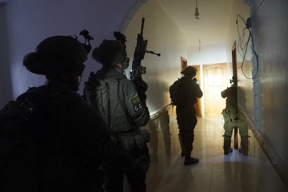 الجيش الإسرائيلي يعلن مداهمة مكتب يحيى السنوار في غزة