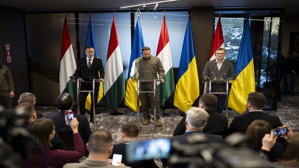 وزيرا خارجية أوكرانيا وهنغاريا يجتمعان ويفشلان في كسر الجمود الدبلوماسي
