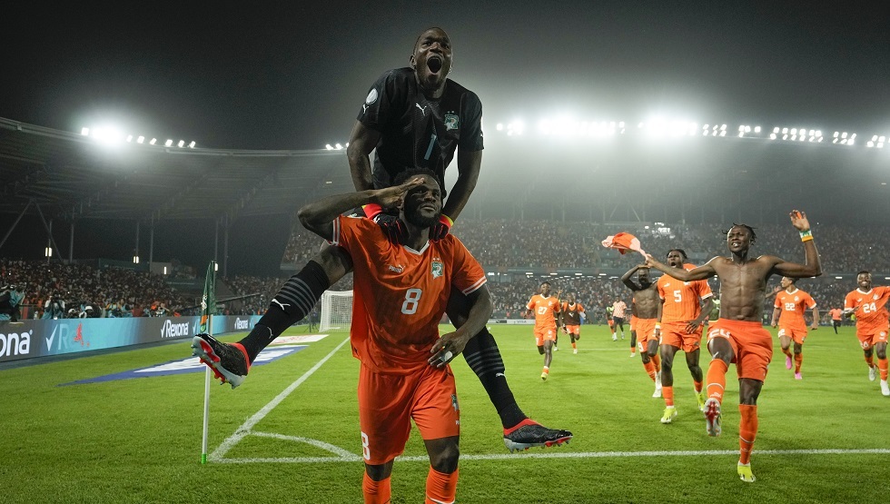 شاهد.. ليلة خروج بطل كأس إفريقيا (فيديو)