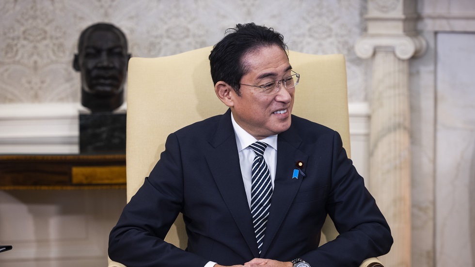 رئيس الوزراء الياباني يريد تعديل الدستور