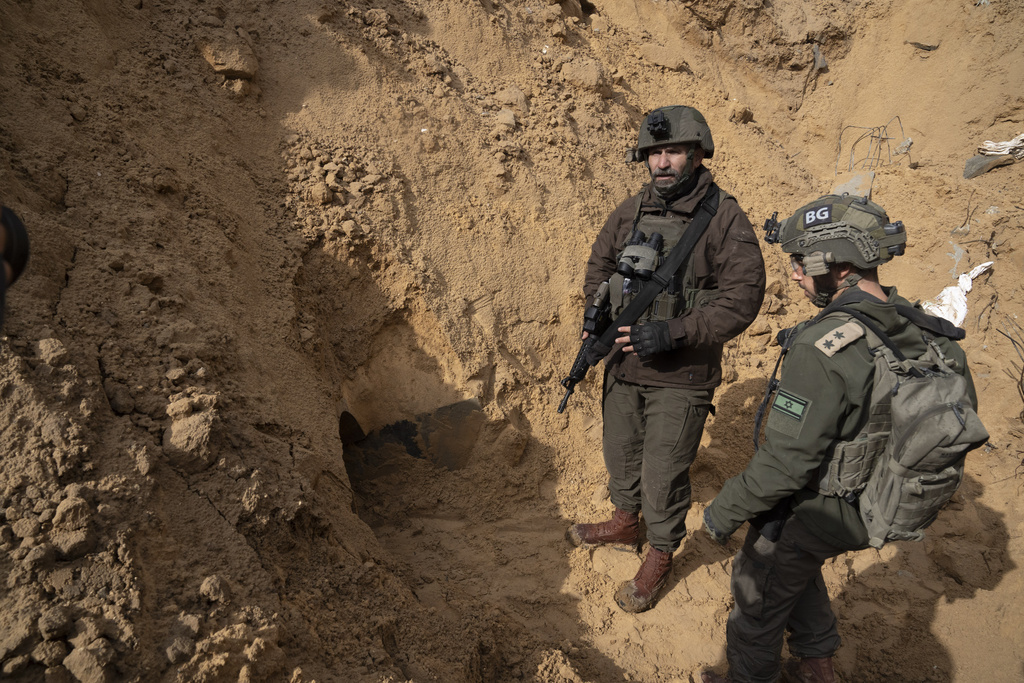 بحجة وجود أنفاق.. الجيش الإسرائيلي يدمر مقبرة في غزة