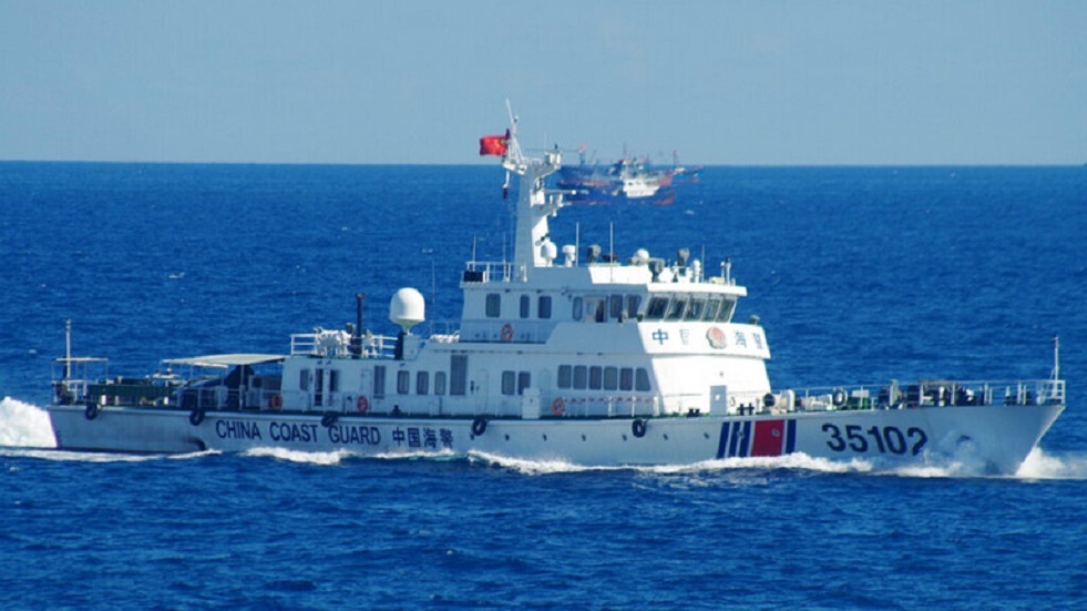 خفر السواحل الصيني يطرد العديد من الفلبينيين من المياه المتنازع عليها