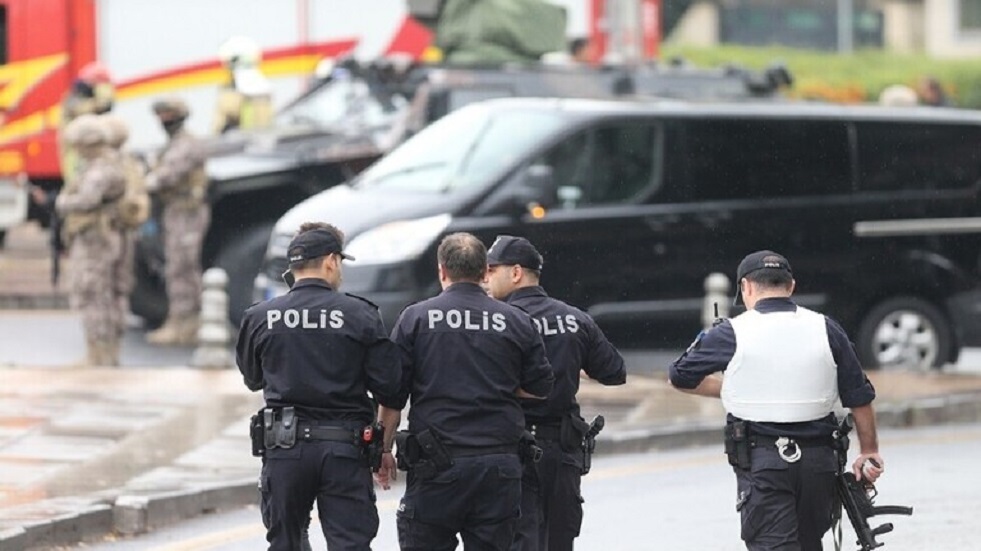 الإعلام التركي عن شرطة اسطنبول يشير إلى جنسية  الـ 