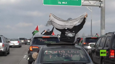 متظاهرون مؤيدون للفلسطينيين يغلقون الطرق المؤدية إلى مطار جون كنيدي في نيويورك