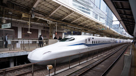 إصابة 4 أشخاص في هجوم بسكين في قطار بطوكيو