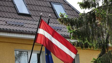 سفارة روسيا لدى لاتفيا: سنتخذ إجراءات جوابية ردا على مصادرة مركز 