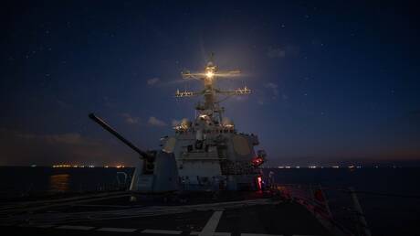 المدمرة الأمريكية USS Carney تعبر قناة السويس - 18 أكتوبر 2023