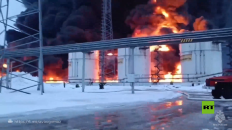 حريق يلتهم مستودعا للمحروقات بعد إسقاط مسيرة أوكرانية فوق مقاطعة بريانسك الروسية